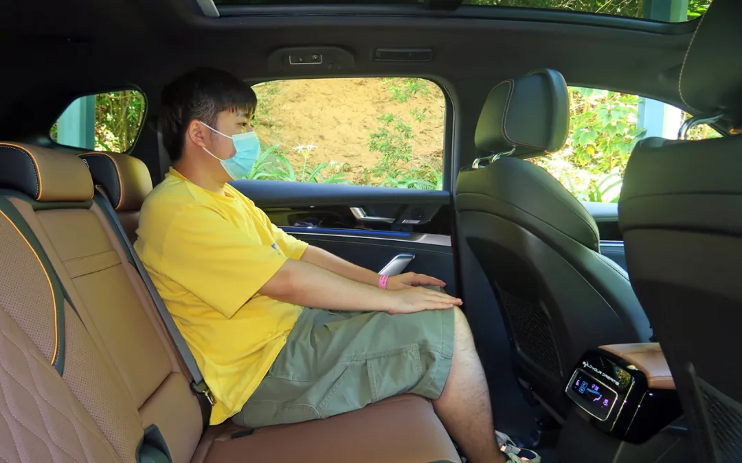 比亚迪唐|还买超跑？深度体验新款比亚迪唐，豪华感丝毫不输BBA