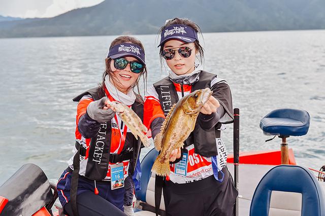 鲢鳙|什么是路亚钓法？你需要一艘路亚艇，还得有辆皮卡