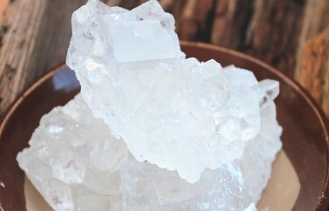 ：一样是冰糖，“黄冰糖”和“白冰糖”哪个品质好？知道后别再买错