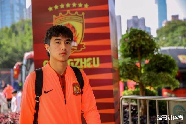 中超|恒大一线队再现大号码,打破了中超只能报1-40号的规定