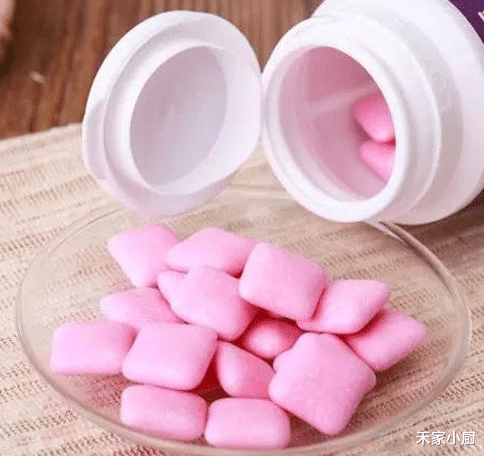 辣条：这些小零食吃完嘴巴会变臭，口香糖上榜，第4种很多人戒不掉