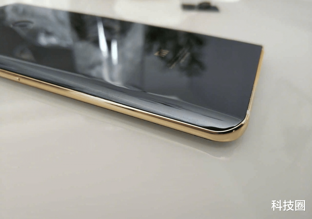 [小米科技]小米7工程机卖出100万天价！国产屏背部指纹陶瓷机身骁龙845