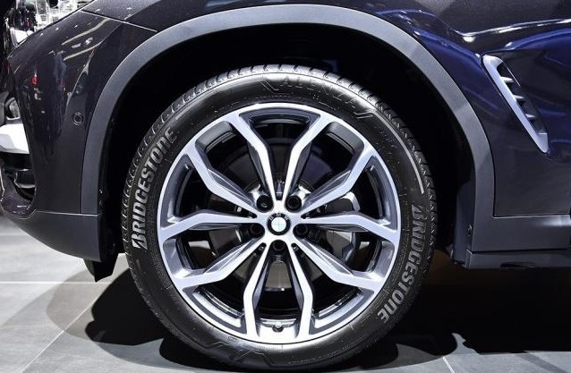 「宝马X3」宝马旗下的“黑马”车型,2.0t配8at,月销量超万台,真成功