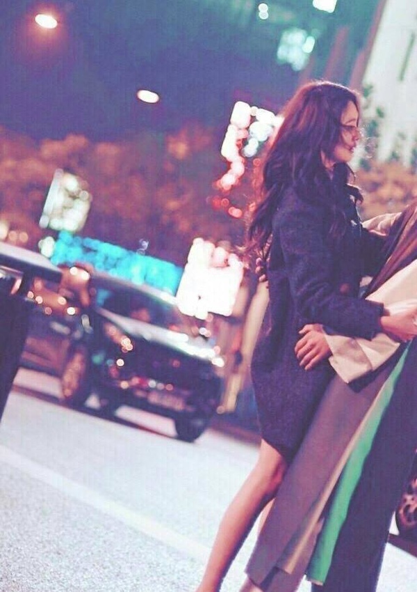 『郑爽』孙怡的腿瘦到变形，堪比之前暴瘦的郑爽，腿精女孩私下如何打扮