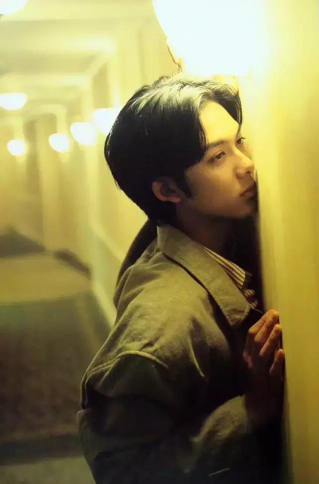 陈冠希|傲过陈冠希，美过金城武，18岁的他惊艳了亚洲：总有人一直少年