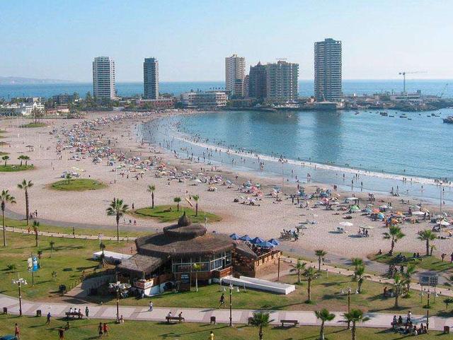 基克@全球唯一建在沙漠中的城市，却四季如春繁华如旧，居住着20万华人