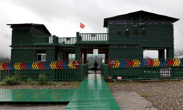 318国道|林拉高速免费，为什么大家还非要走318国道？｜独闯西藏第13天