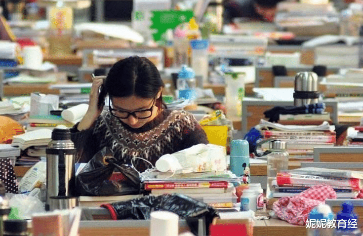 大学|大学里“最没意义”的4件事，既浪费时间又耽误学习，该尽早摆脱