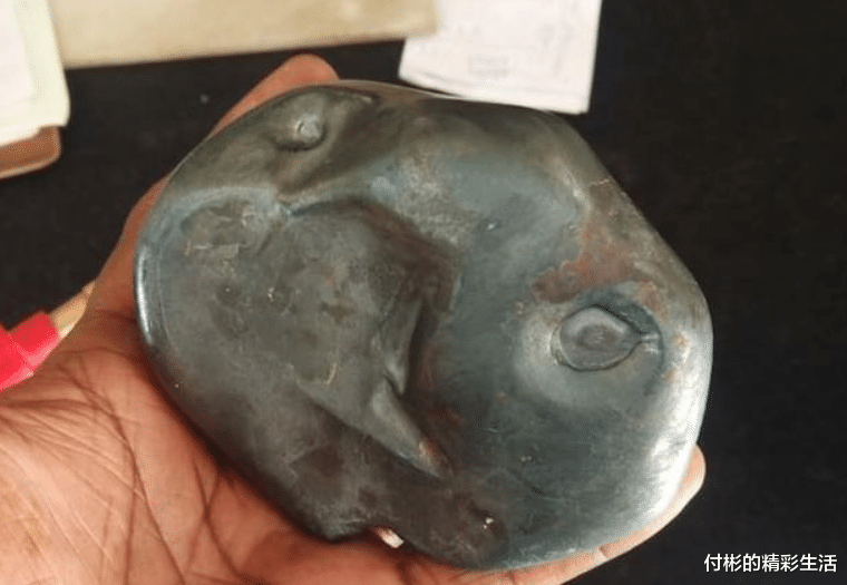 陨石：印度天空传来隆隆巨响，突然掉下一个神秘的不明金属物！