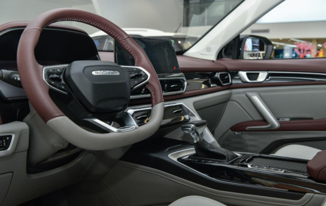 「五菱宏光」不到7万起顶配比皓影便宜5万，提供5座6座7座，RM5成家用新宠