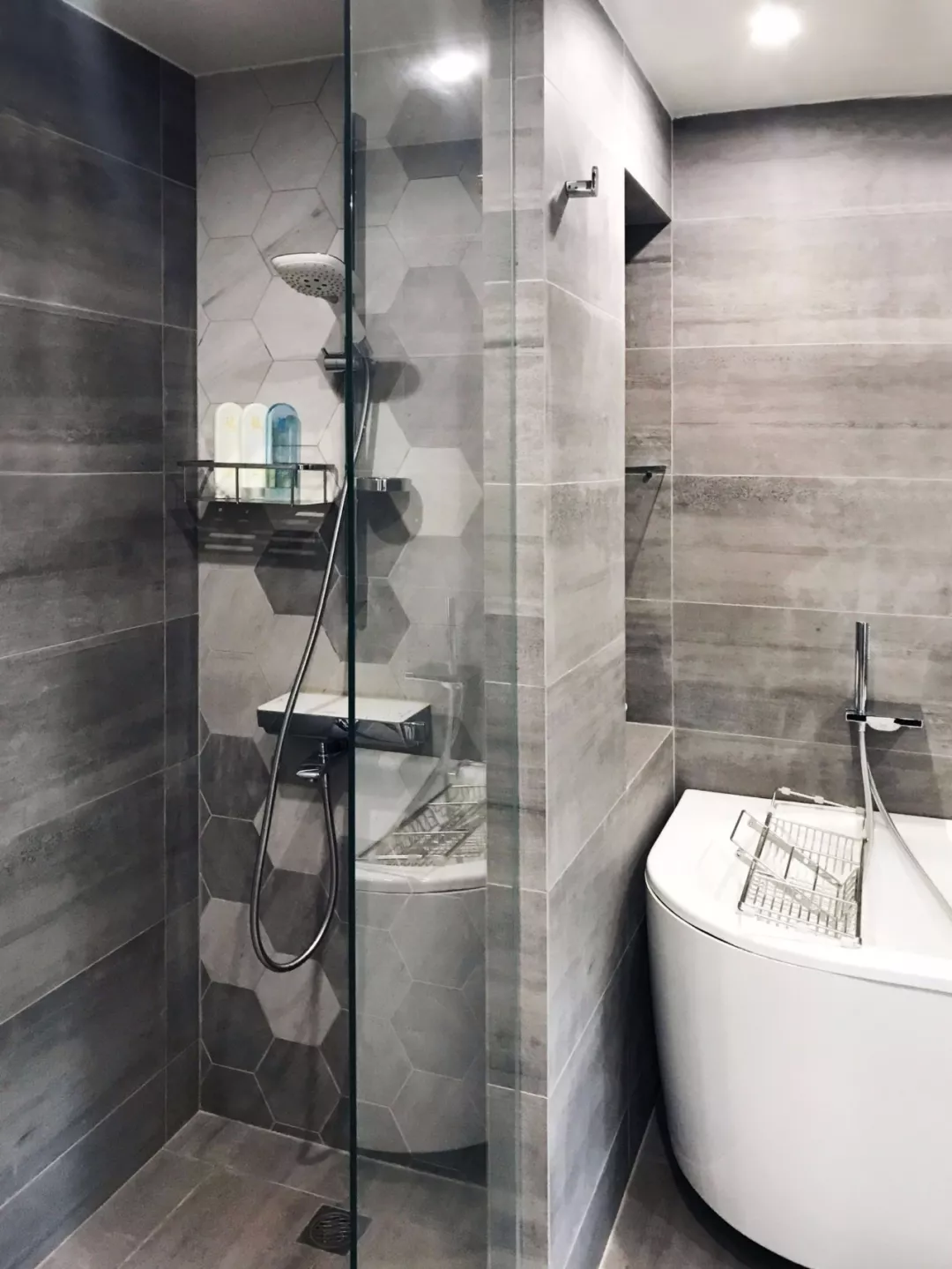 ▲卫生间地漏的五种设计，哪个排水效率高，还好看？