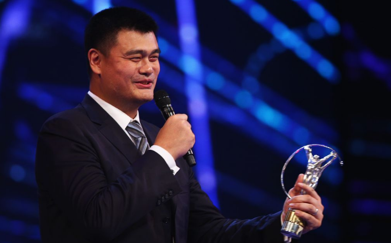 余嘉豪@17岁2.22米中国天才，获姚明青睐，美国教练直呼：这孩子我们要了