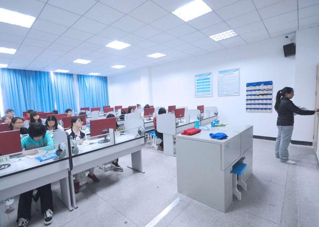 |大学不容易挂科的四大专业,学习难度小,就业率还特别高