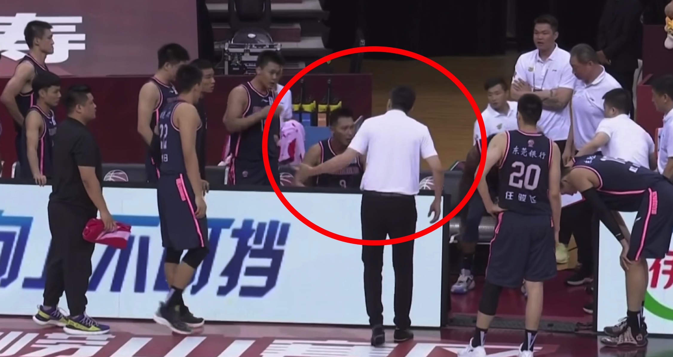 易建联|最后10.9秒，杜锋与易建联“争执”，其他人躲得远远的！