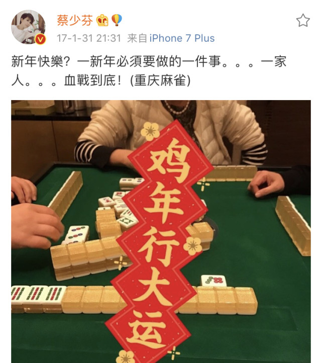 蔡少芬|蔡少芬带儿女回重庆婆家被赞接地气，打扮太朴素几乎无人认得