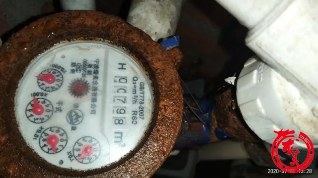 【北京市】“疯狂水表”!实测接一瓶550毫升水,水表走了2.5升