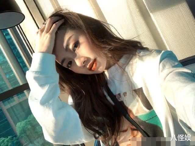 程晓玥▲郑恺苗苗频频合体恩爱十足,前任程晓玥独自过520,附文满是伤感