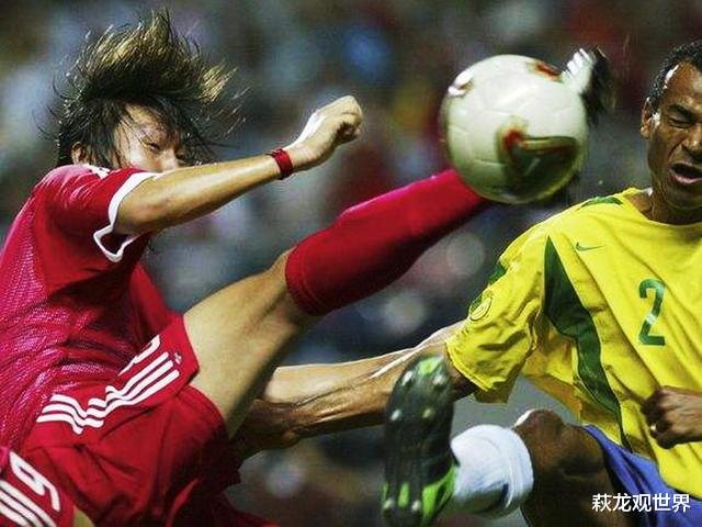 武磊■左路韦世豪 右路武磊 中路艾克森高拉特，国家队十大攻击手齐争宠！