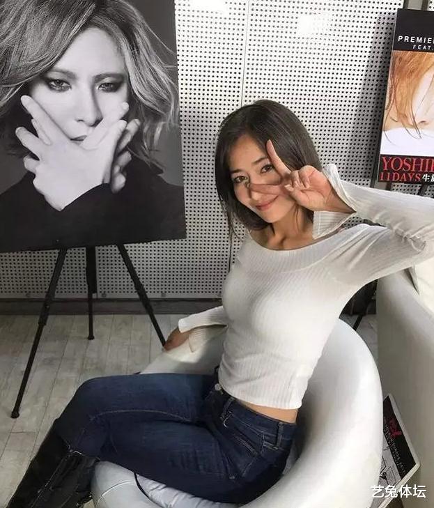 『美娜』让科比倾心、为詹姆斯痴狂的NBA女主播美娜，停工后瘦到美爆