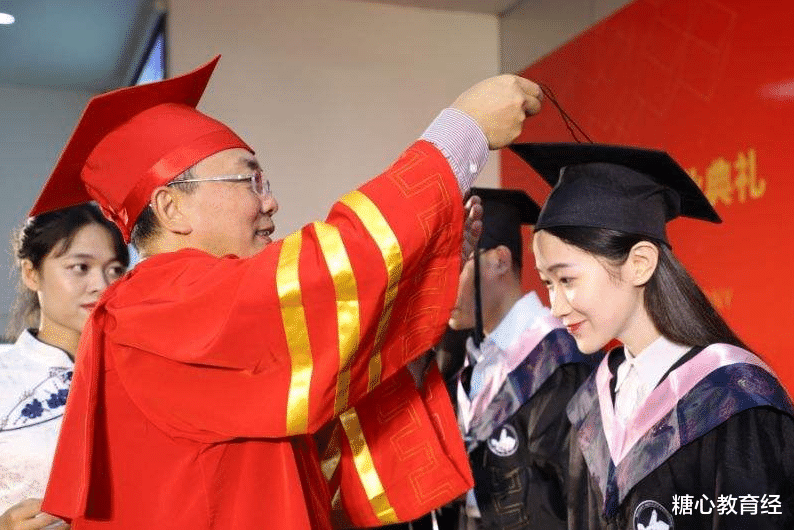 大学|同一所大学,一本和二本毕业证几乎相同,高考多考的分数白考了吗