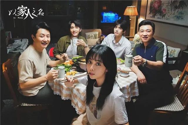 谭松韵|看到谭松韵，不得不感叹：只要脸长得小，永远都能当妹妹