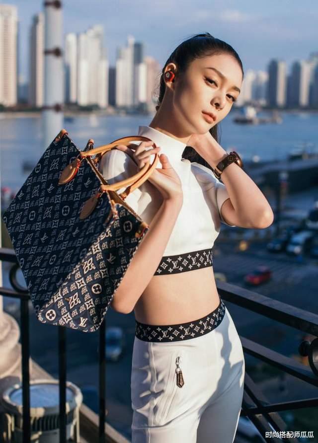 齐刘海|?女人扎马尾时少犯这3个“错误”！不仅显脸大，还极易发际线后移