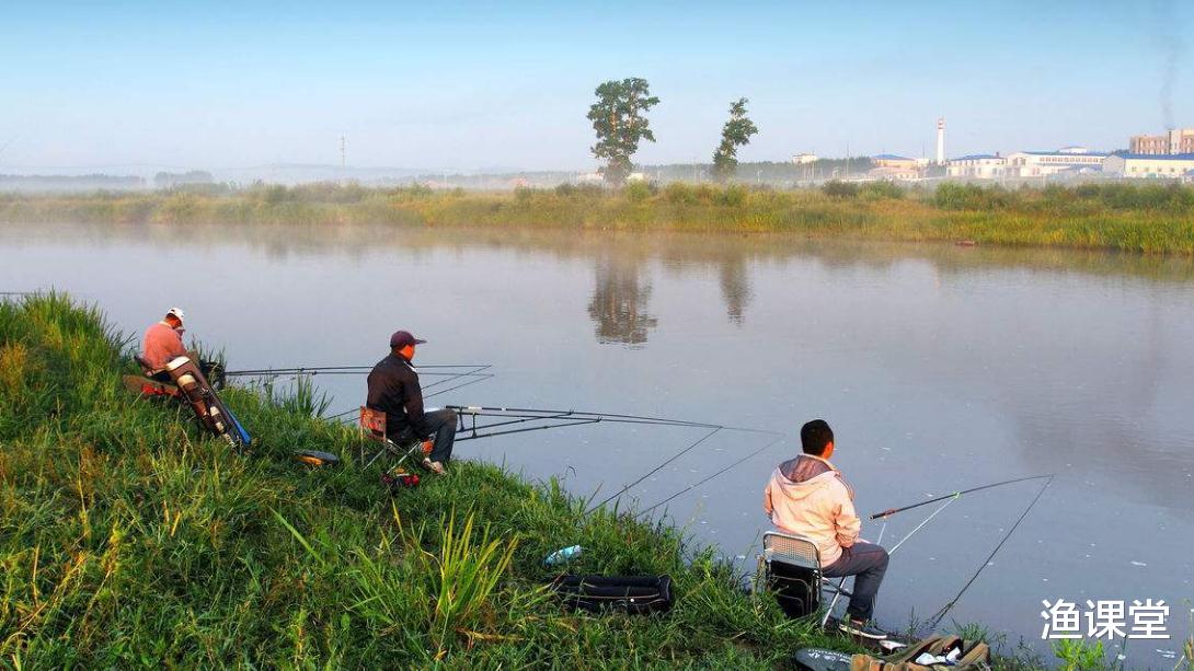「」钓鱼钓底,要是遇到鱼上浮该怎么办?5个好方法让你的钩随鱼走