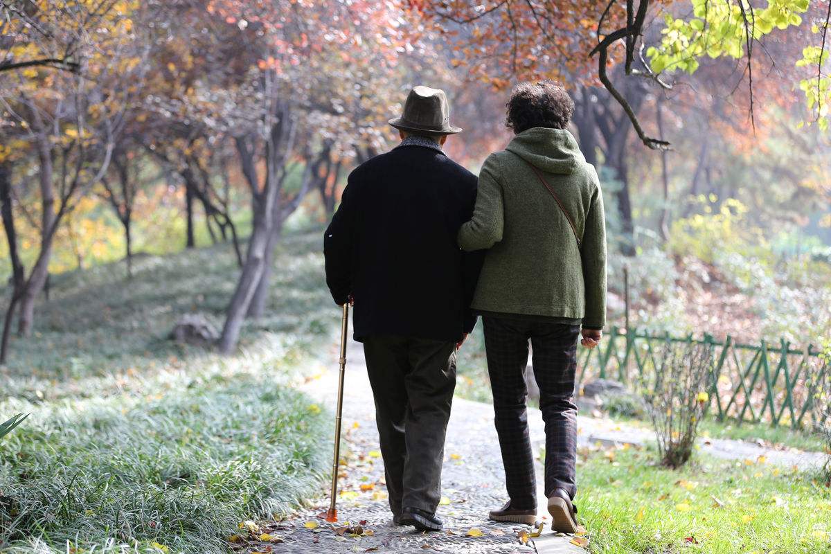 肝脏|寿命长不长,走路就知道,长寿的人,走路时多半会有这3个特点