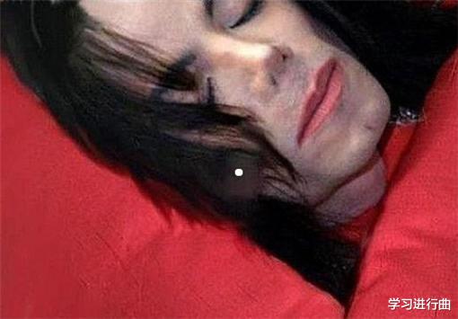 |罕见的老照片：被医生害死的迈克杰克逊，戴安娜被撞的面目全非