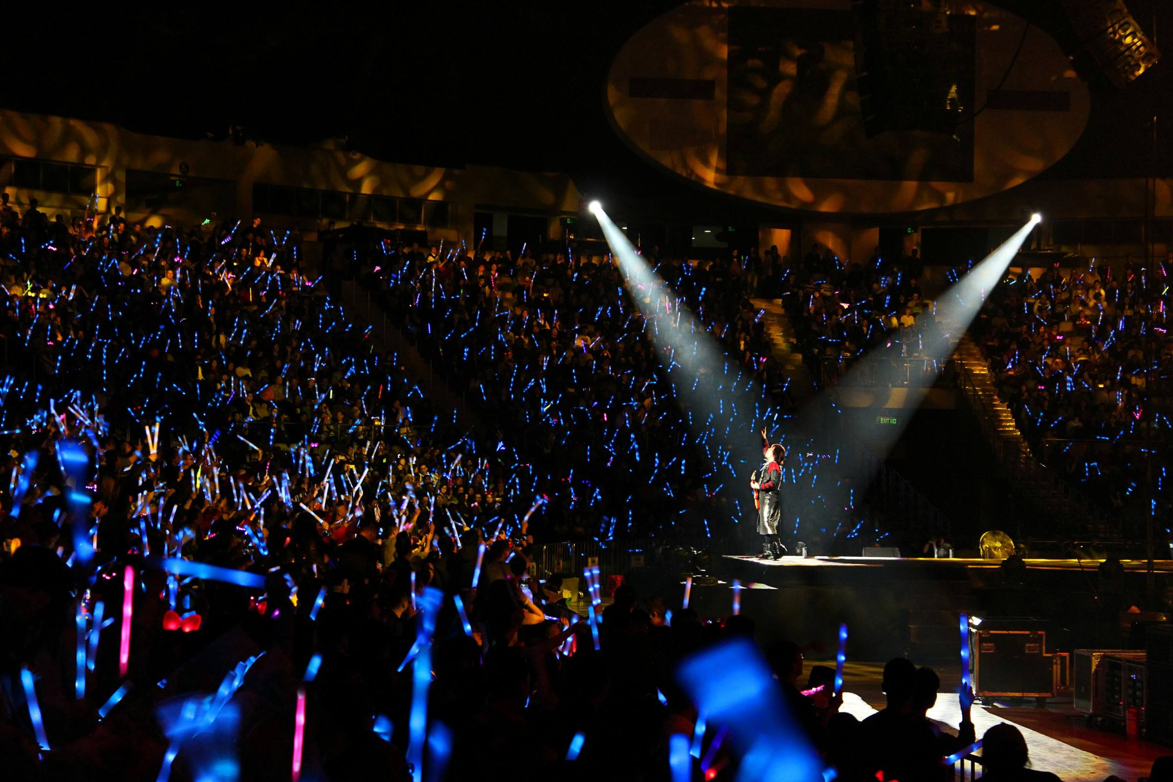 演唱会|伍佰：摇滚不死，信仰不灭，演唱会起个头就是万人合唱的摇滚教父