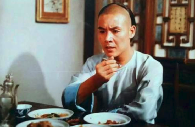 『洪金宝』他拒绝洪金宝,银幕处女作比肩《少林寺》,结局却和李连杰大不同