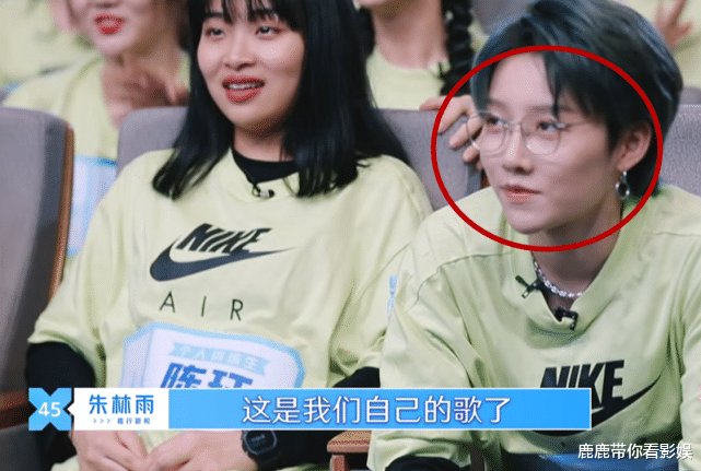 『刘雨昕』蔡徐坤公开新歌，别人都超激动，谁注意刘雨昕？不愧是见过世面的人