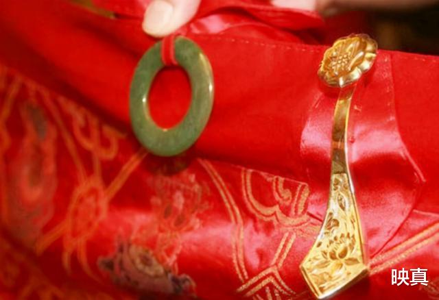 文玩核桃|少林寺释永信袈裟，金子、翡翠、仿云锦、金丝线缝制，值多少钱？