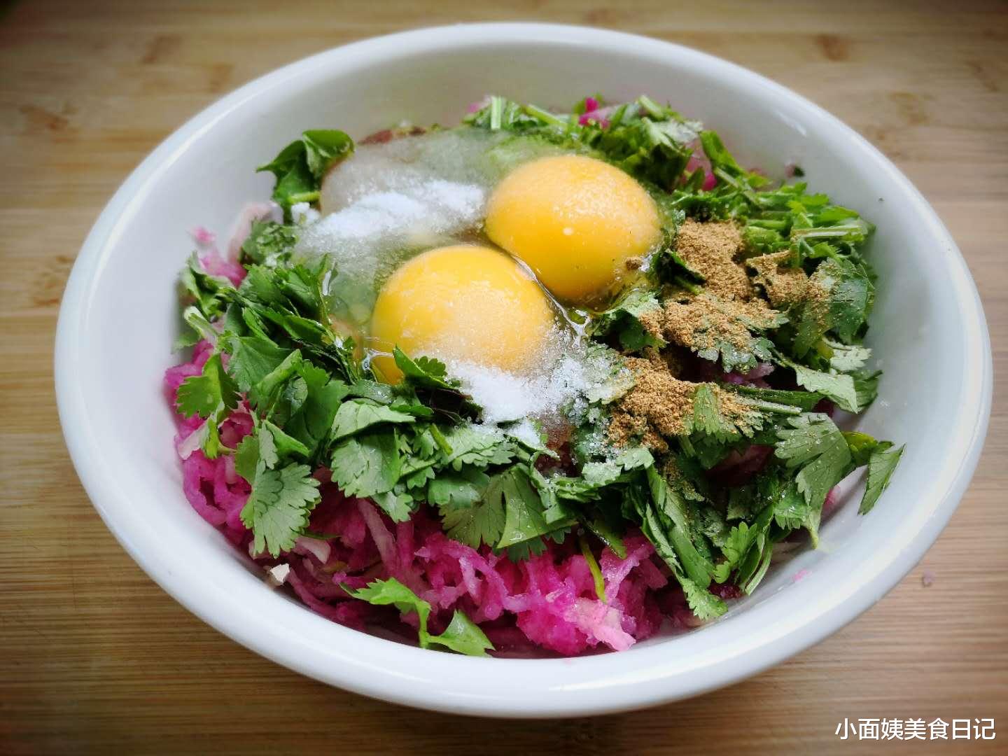 鸡蛋@夏季，我家隔几天就做这个吃，10分钟做一盘，外酥里嫩，比肉还香！