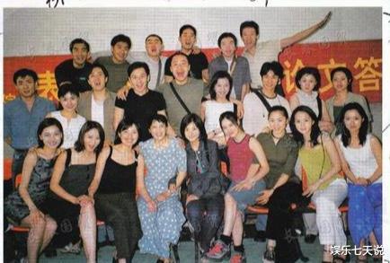 李明|他是赵薇同学,因丑成名妻女却貌美如花,岳母:没见过这么丑的