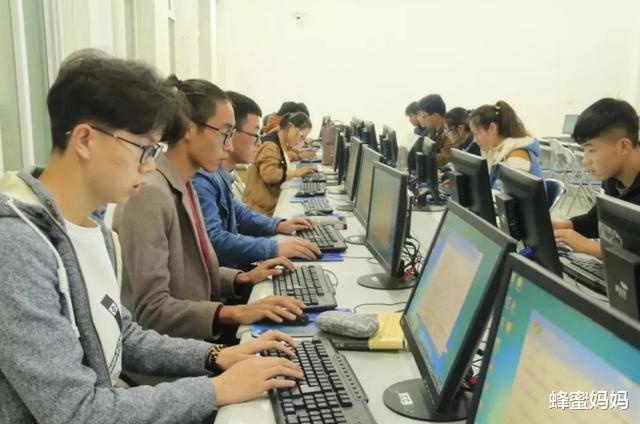 市场营销|大学中最“坑”的3个专业,表面热门实际“难就业”,别再被骗了