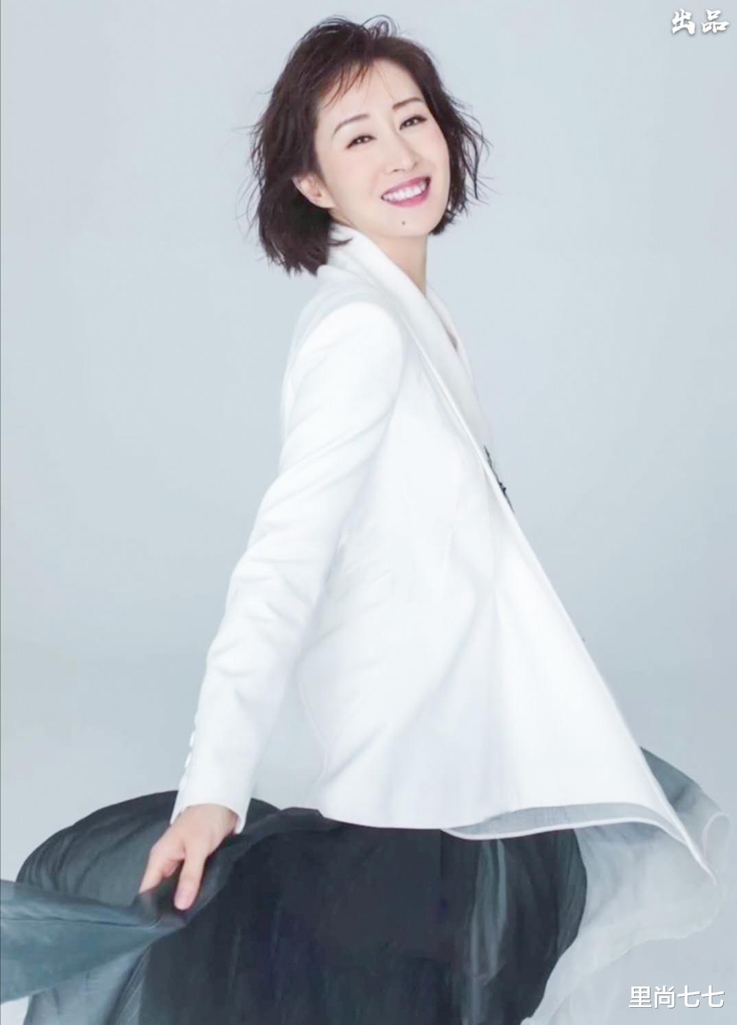 「刘敏涛」刘亦菲不能再胖了!穿民国装显得太壮实,被一旁刘敏涛给比下去了