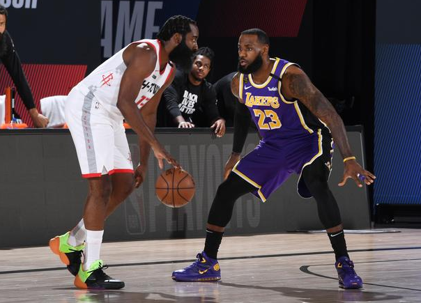 湖人队|大爆冷！詹眉45+22还是输！对不起，你们碰到三巨头了