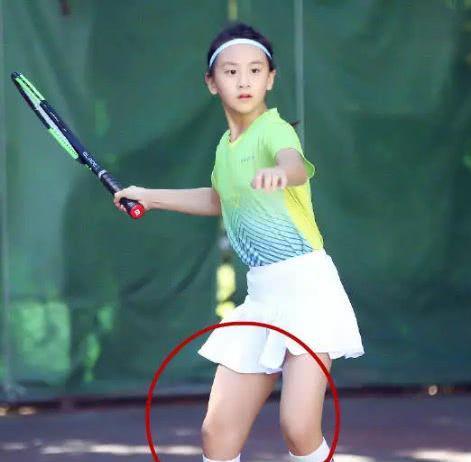 关晓彤|叶一茜国庆带女儿逛温州，12岁森碟“整容式”长大，身材似模特