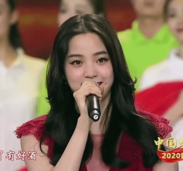 杨紫|国庆央视怼脸拍:热巴脸变形,baby张碧晨最美,杨紫成大赢家