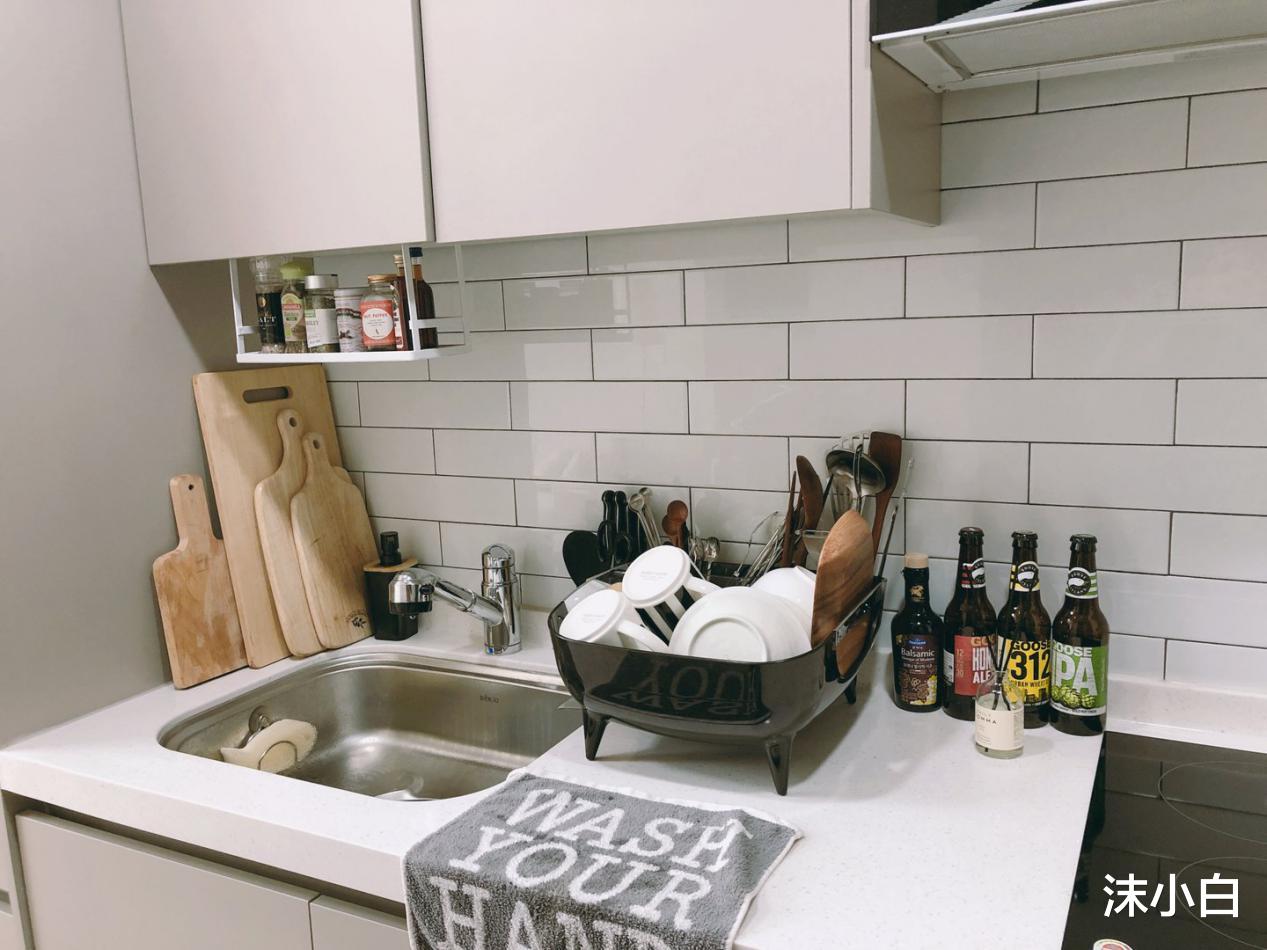 【】一个人的33平！一进门就是1㎡厨房，卧室悬在半空中，太精致了