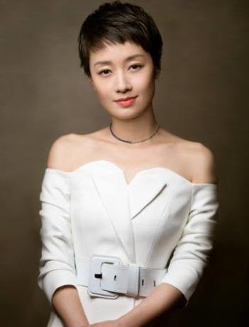 『发型』马伊琍新发型气质大变,年轻了至少20岁。