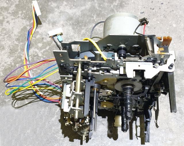 机器|九十年代的共轴双卡磁带机芯,一个仓放两磁带