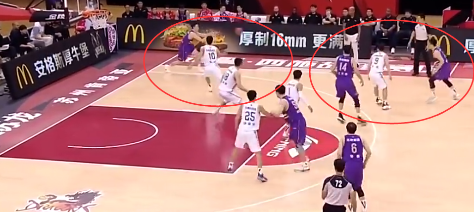 侯逸凡|啥情况？北控新援不满队友传球给他，现场爆粗口：CNM，把球给我干嘛！