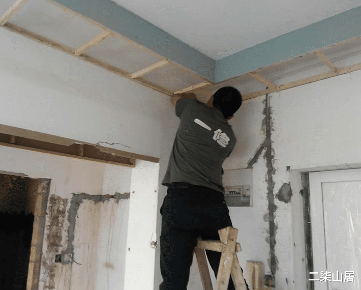 |这才是石膏线的正确安装方法，看完后别再被装修公司给忽悠了！