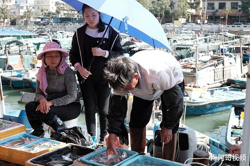 【自媒体】200块摆地摊创业，结合自媒体，做得好，月赚2万很轻松！