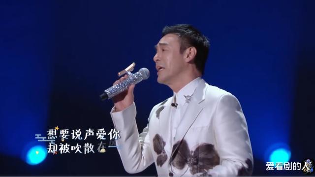 钟镇涛|《我们的歌》李健和谭咏麟唱春晚经典，钟镇涛粤语《大海》好听！