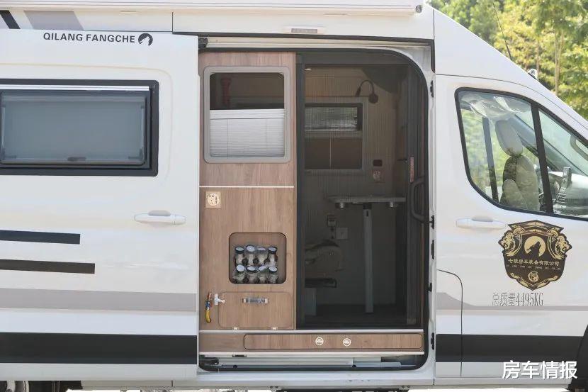 房车:这款V90房车性价比超高!加长轴后双胎2.0T发动机,售价不到23万