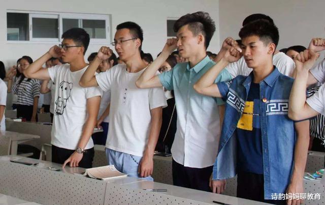 大学|儿子600分考上医学院,可录取的专业很“尴尬”,父亲:咱复读吧