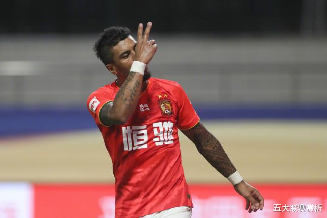 保利尼奥|费南多破门后，32岁保利尼奥给杨立瑜上课！球迷：这就是差距